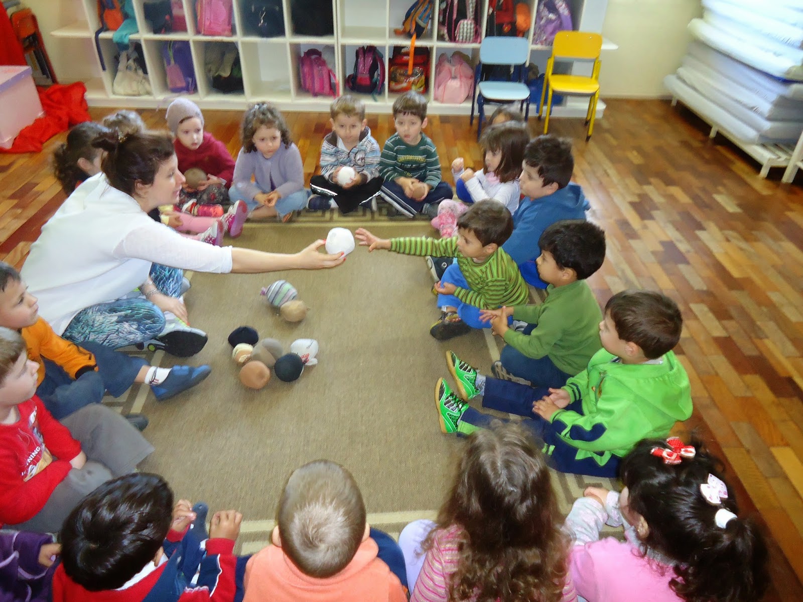 Educação Física na Escola: JOGOS E BRINCADEIRAS